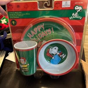New Peanuts Holiday Snoopy and Charlie Brown Dinnerware Set